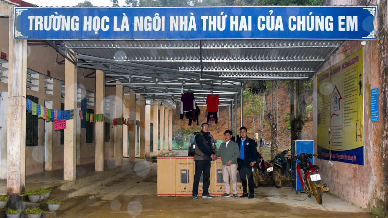 Bàn giao máy lọc nước cho các trường bán trú trên địa bàn tỉnh Hà Giang