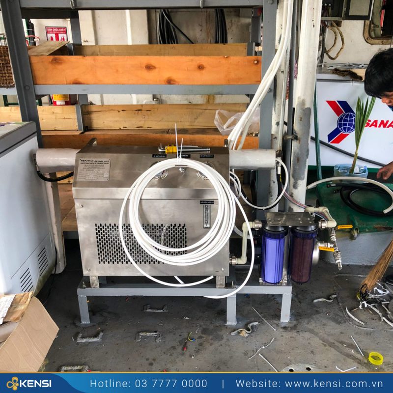 Máy lọc nước mặn SWRO-80 được Tekcom lắm đặt cho tàu thuyền