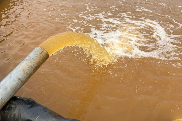 Nguồn nước ô nhiễm đáng báo động Nguồn nước ô nhiễm đáng báo động